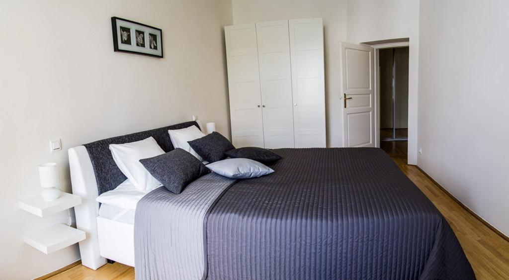 Modern Apartment Riegrovy Sady Prague Room photo
